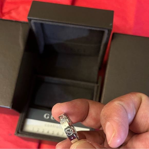 Authentic Gucci ring band  18k. Made  in Italy - Picture 3 of 10